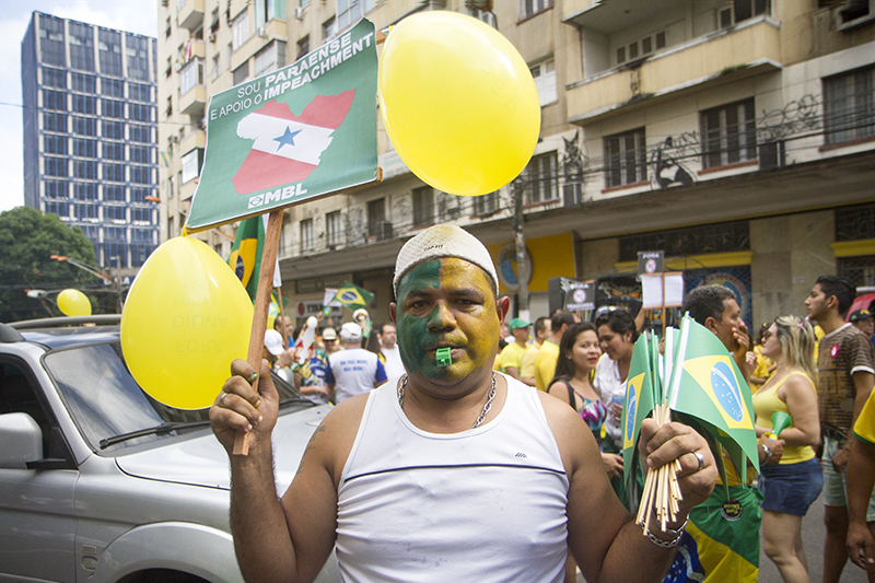 
        
            Manifestação reúne cerca de 50 mil em Belém
        
    