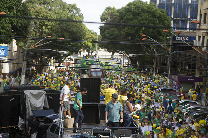 
        
            Manifestação reúne cerca de 50 mil em Belém
        
    