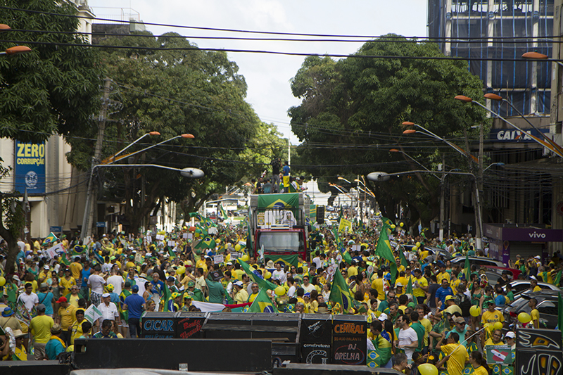
        
            Manifestação reúne cerca de 50 mil em Belém
        
    