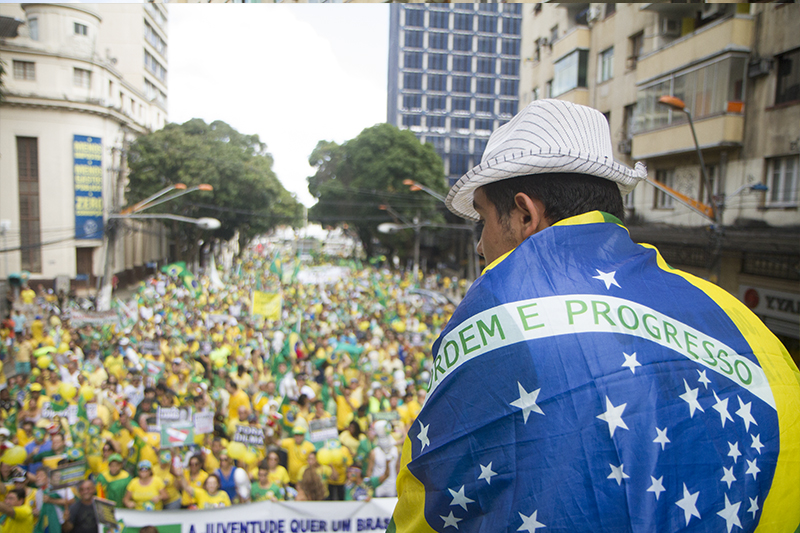 
        
            Manifestação reúne cerca de 50 mil em Belém
        
    