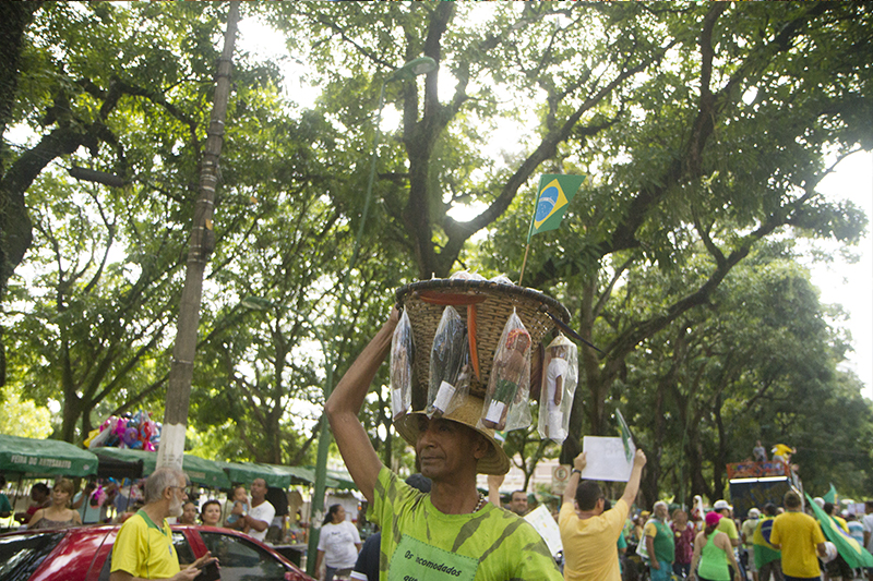 
        
            Manifestação reúne cerca de 50 mil em Belém
        
    