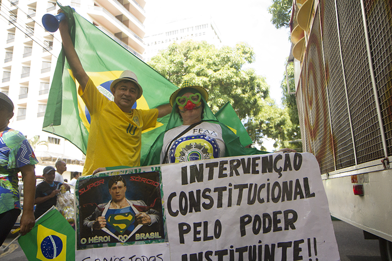
        
            Manifestação reúne cerca de 50 mil em Belém
        
    