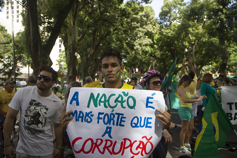 
        
            Manifestação reúne cerca de 50 mil em Belém
        
    