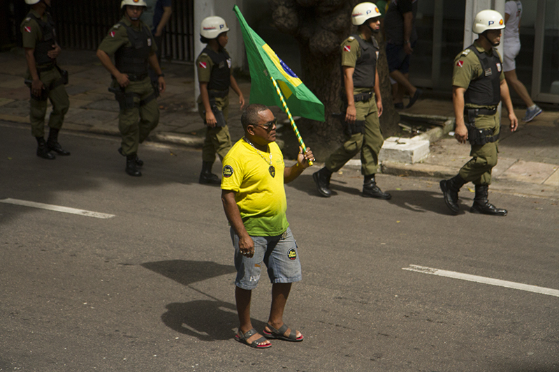 
        
            Manifestação reúne cerca de 50 mil em Belém
        
    