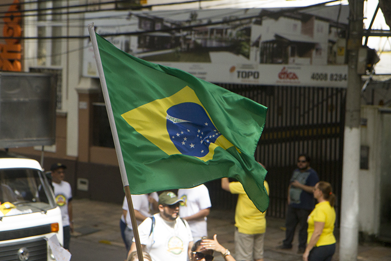 
        
            Manifestação reúne cerca de 50 mil em Belém
        
    