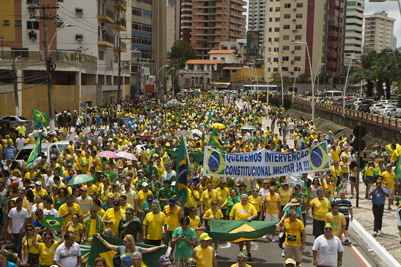 
        
            Manifestação reúne cerca de 50 mil em Belém
        
    