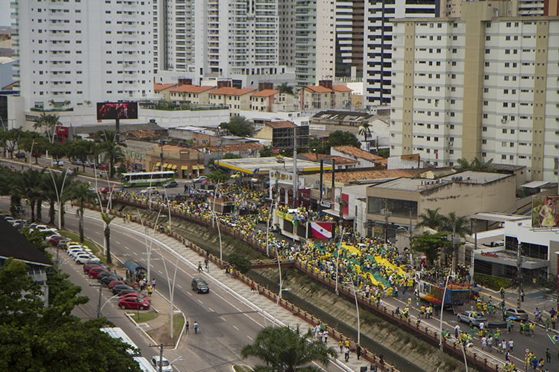 
        
            Manifestação reúne cerca de 50 mil em Belém
        
    