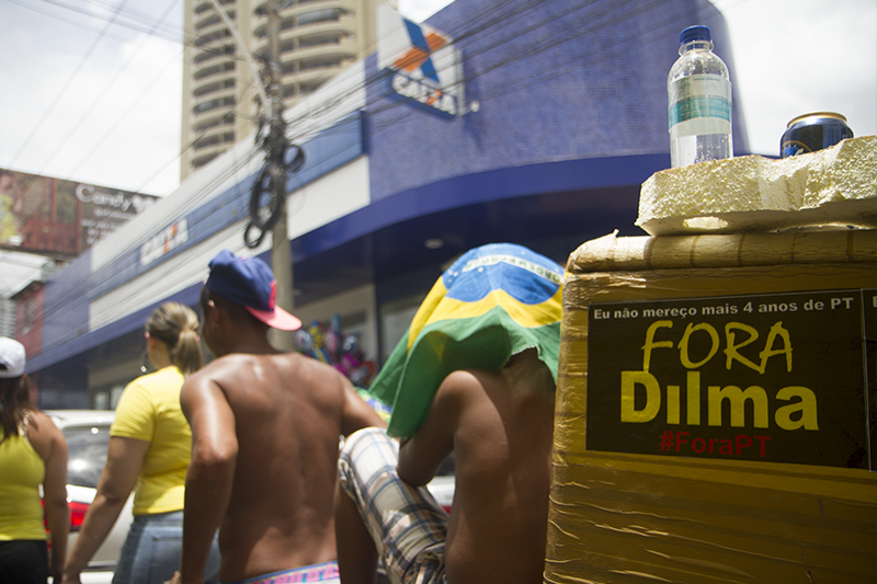 
        
            Manifestação reúne cerca de 50 mil em Belém
        
    