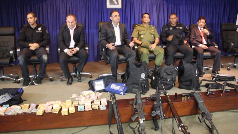 
        
            Polícia apresenta envolvidos em assalto de Moju
        
    