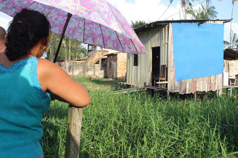 
        
            Vítima é morta a tiros na cama da esposa
        
    