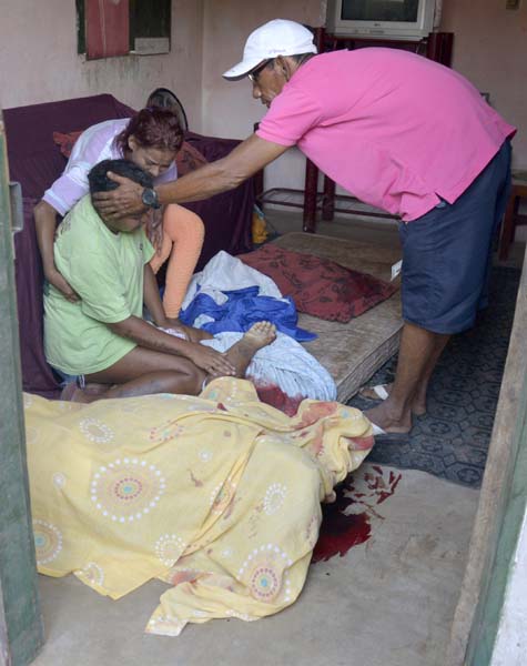 
        
            Morto a tiros na frente da família
        
    