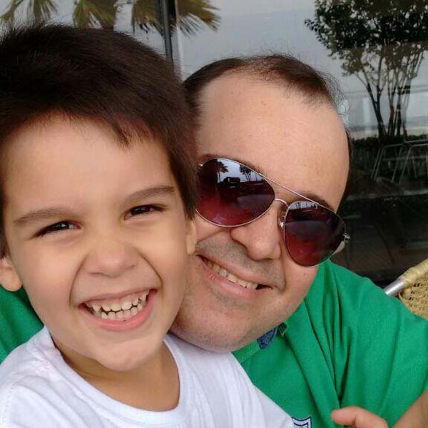 
        
            DOL homenageia pais com galeria de fotos
        
    