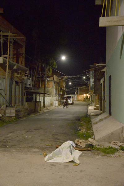 
        
            Grávida é assassinada com 3 tiros
        
    
