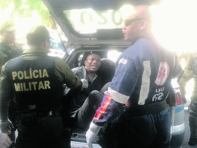 
        
            Em menos de 24 horas, 8 pessoas são feitas reféns
        
    