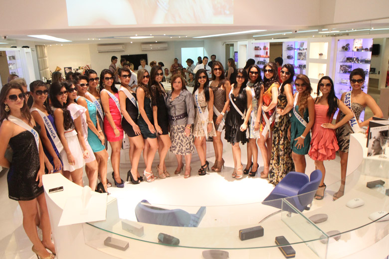 
        
            Misses mostram novo visual com óculos da Ana Maria
        
    