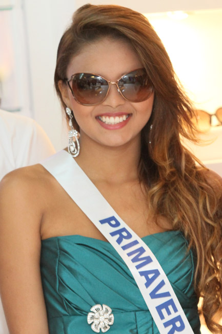 
        
            Misses mostram novo visual com óculos da Ana Maria
        
    