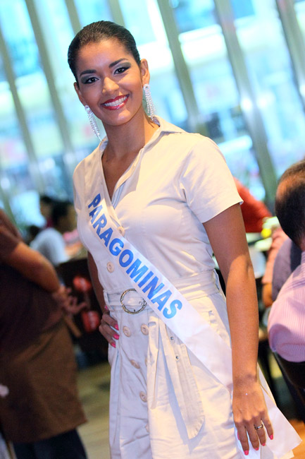 
        
            Misses desfilam beleza em compromisso do concurso
        
    