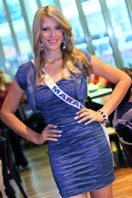 
        
            Misses desfilam beleza em compromisso do concurso
        
    