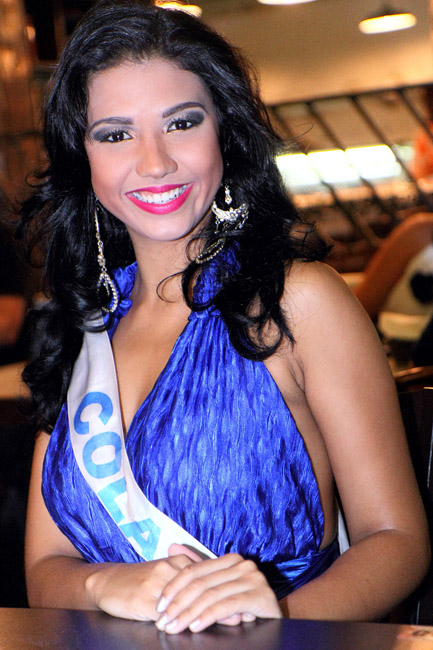 
        
            Misses desfilam beleza em compromisso do concurso
        
    