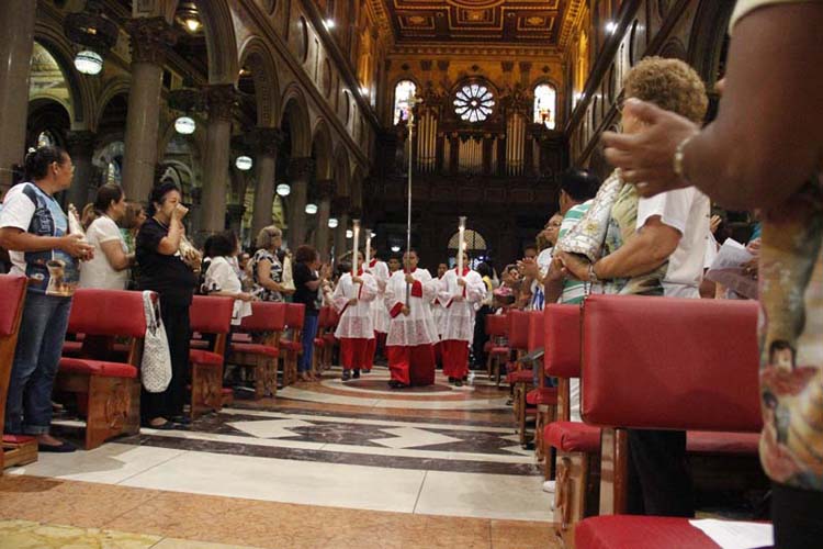 
        
        
            Missa do Mandato reúne fieis em Belém
        
    
