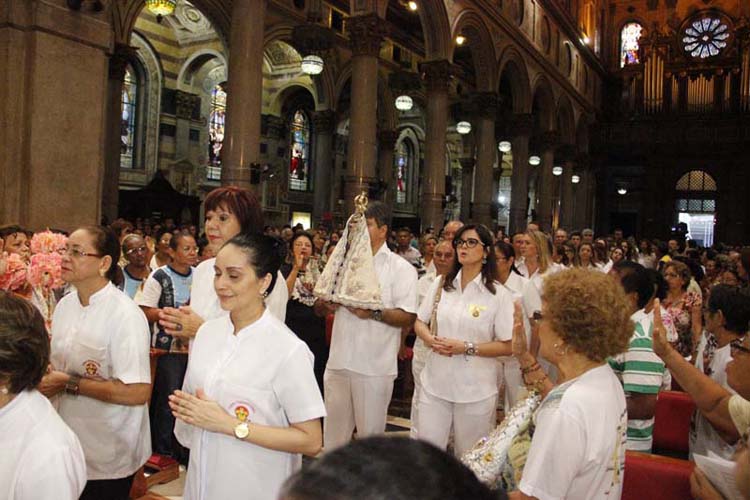 
        
        
            Missa do Mandato reúne fieis em Belém
        
    