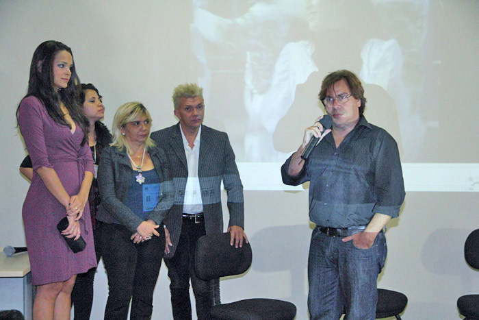 
        
            Misses mostram desenvoltura diante das câmeras
        
    