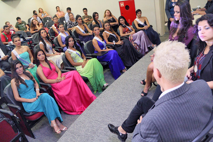 
        
            Misses mostram desenvoltura diante das câmeras
        
    