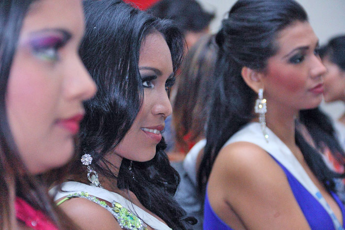 
        
            Misses mostram desenvoltura diante das câmeras
        
    