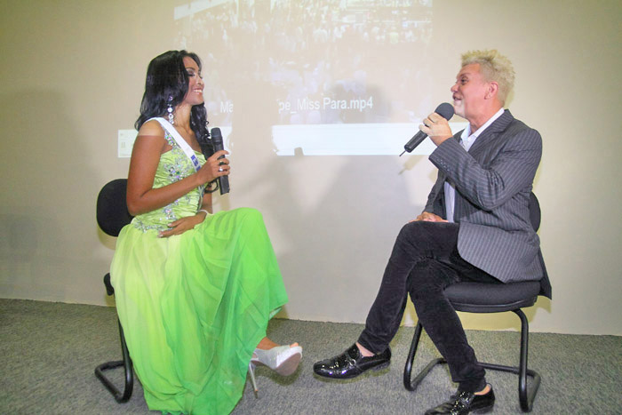 
        
            Misses mostram desenvoltura diante das câmeras
        
    