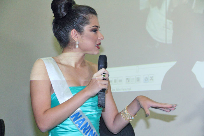 
        
            Misses mostram desenvoltura diante das câmeras
        
    