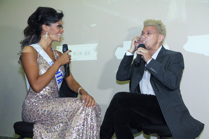 
        
            Misses mostram desenvoltura diante das câmeras
        
    