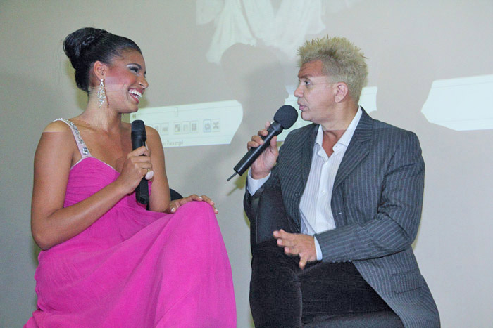 
        
            Misses mostram desenvoltura diante das câmeras
        
    