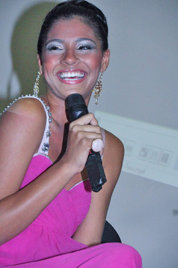 
        
            Misses mostram desenvoltura diante das câmeras
        
    