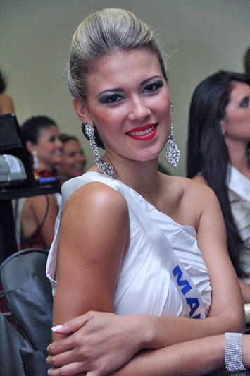 
        
            Misses mostram desenvoltura diante das câmeras
        
    