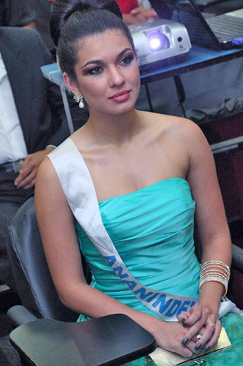 
        
            Misses mostram desenvoltura diante das câmeras
        
    