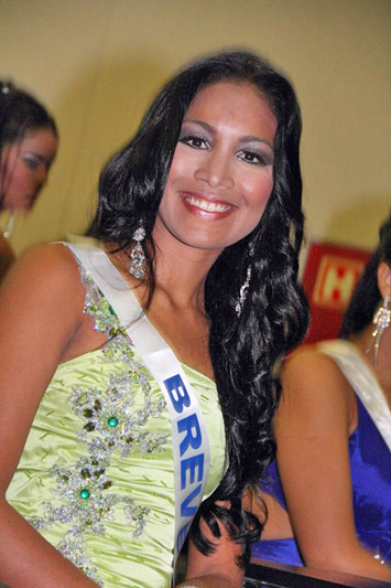 
        
            Misses mostram desenvoltura diante das câmeras
        
    