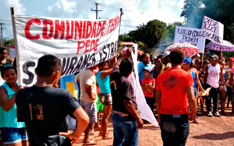 
        
            Moradores interditam rodovia BR-422
        
    