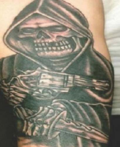 
        
            Veja significado de tatuagens usadas nas cadeias
        
    