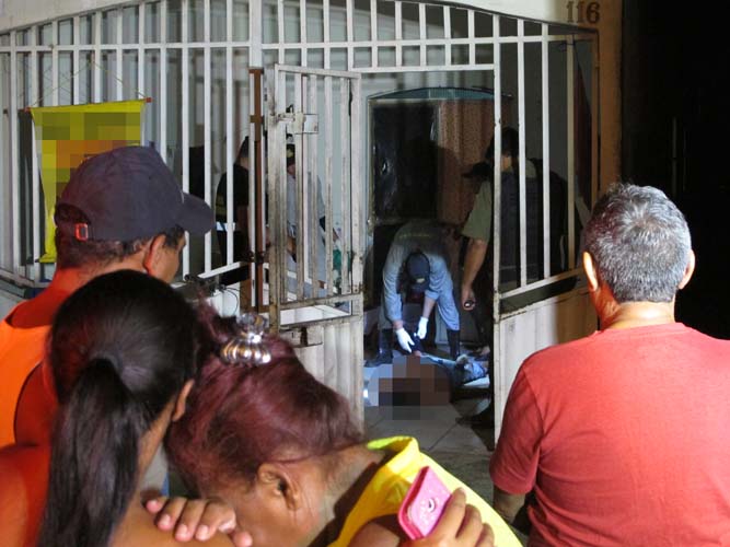 
        
            Motorista é morto com dois tiros
        
    