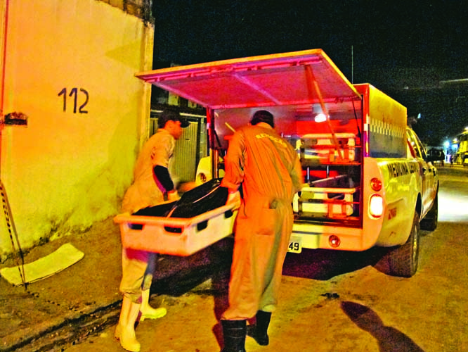 
        
            Motorista é morto com dois tiros
        
    