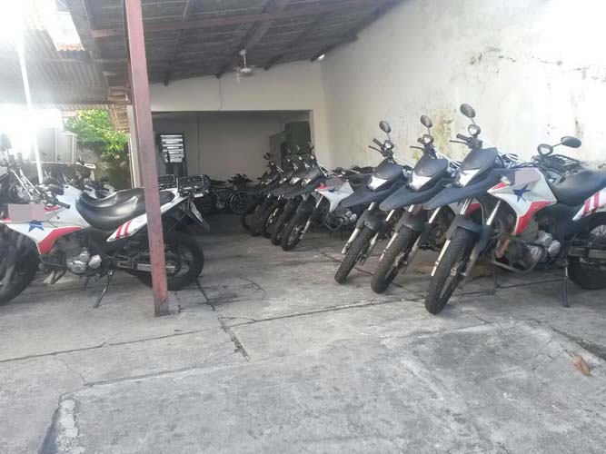 
        
            Motos da PM ficam paradas no Batalhão
        
    