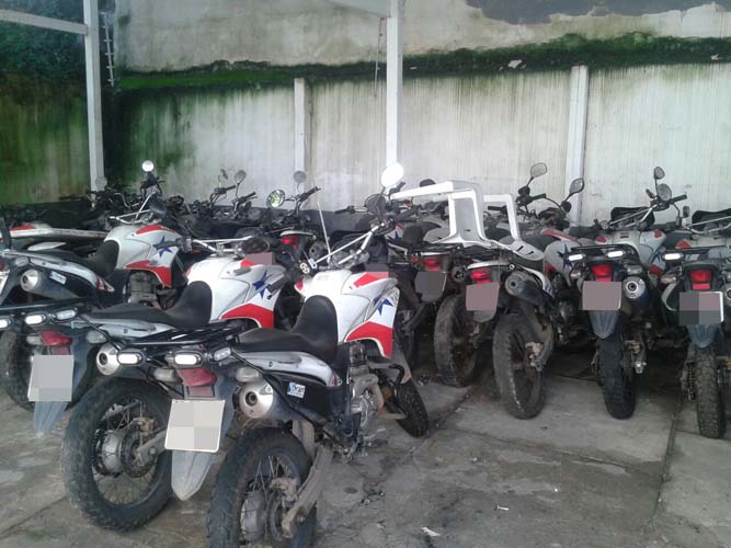 
        
            Motos da PM ficam paradas no Batalhão
        
    