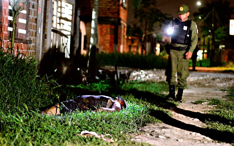 
        
            Mulher é morta com dez facadas no pescoço
        
    