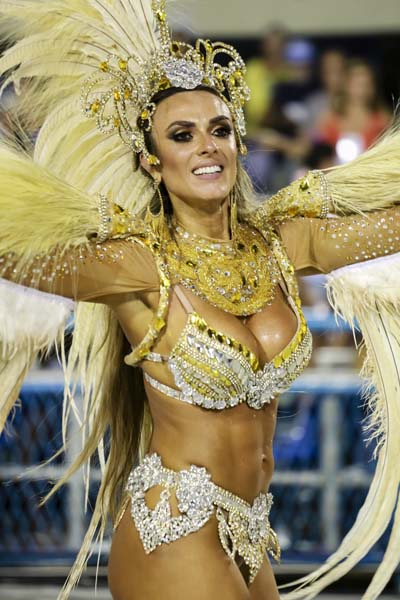 
        
            Famosas esbanjam beleza no 2º dia do Carnaval 
        
    