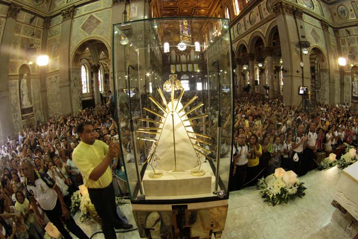 
        
            Círio 2010 - Imagens da Descida do Glória
        
    