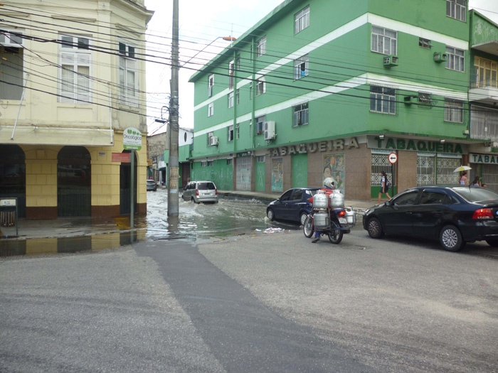 
        
            Maré alta provoca alagamentos na capital paraense
        
    