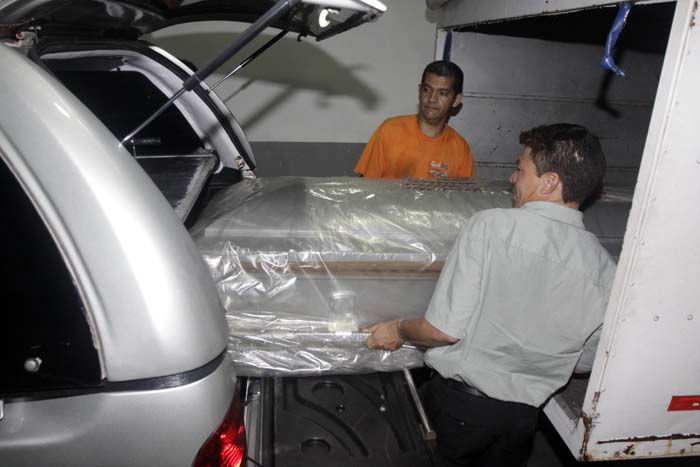 
        
            Chega a Belém o corpo da paraense morta no México
        
    