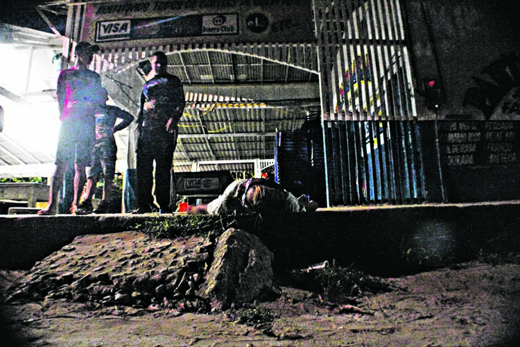 Jovem é morto a tiros em praia