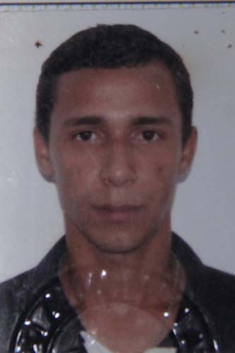 
        
            Vítima é morta por marido com tiro na cabeça
        
    