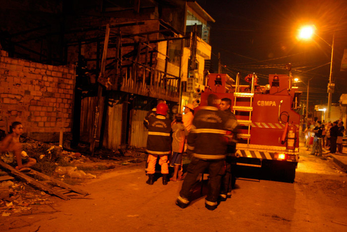 
        
            Incêndio destrói duas casas na Pedreira
        
    